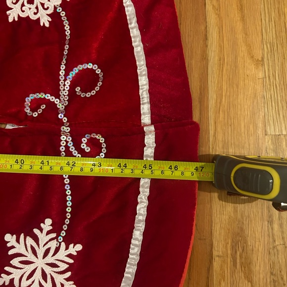 Snowflake Christmas Tree Skirt - Picture 6 of 6